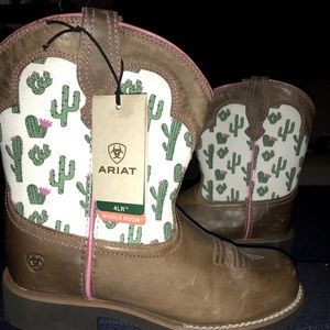 BRAND NEW ARIAT Youth Girls Western Boot - Round toe- Cactus print SZ 4